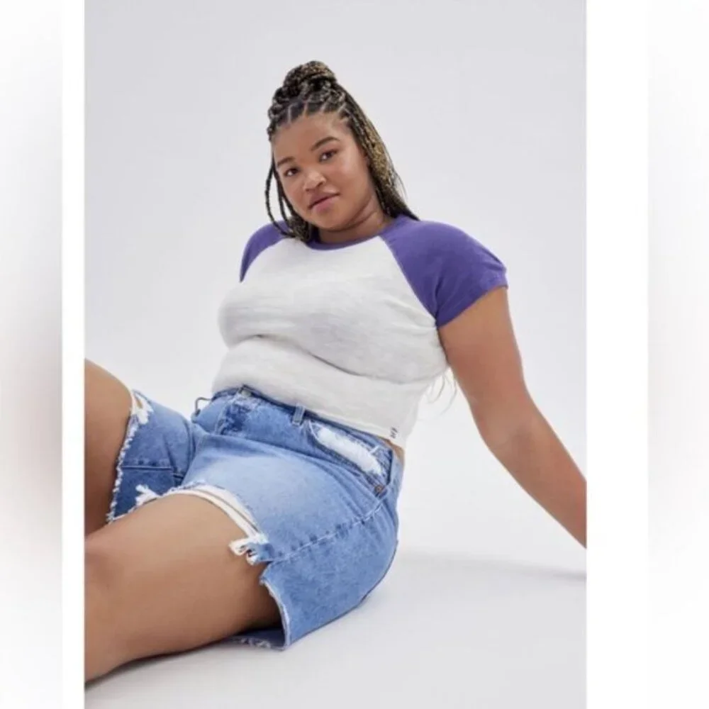 Urban Outfitters x Levi’s | 501 90s Vintage Denim Light Jean Shorts New Plus 22W - Picture 3 of 10